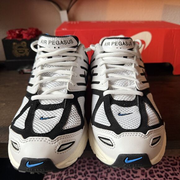 Athletic_Shoes